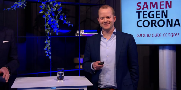 Niek presenteert tijdens het congres